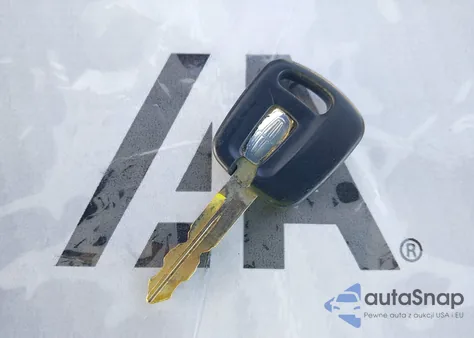 1999 Lincoln Town Car Signature from USA, damaged, VIN 1LNHM82W3XY661875